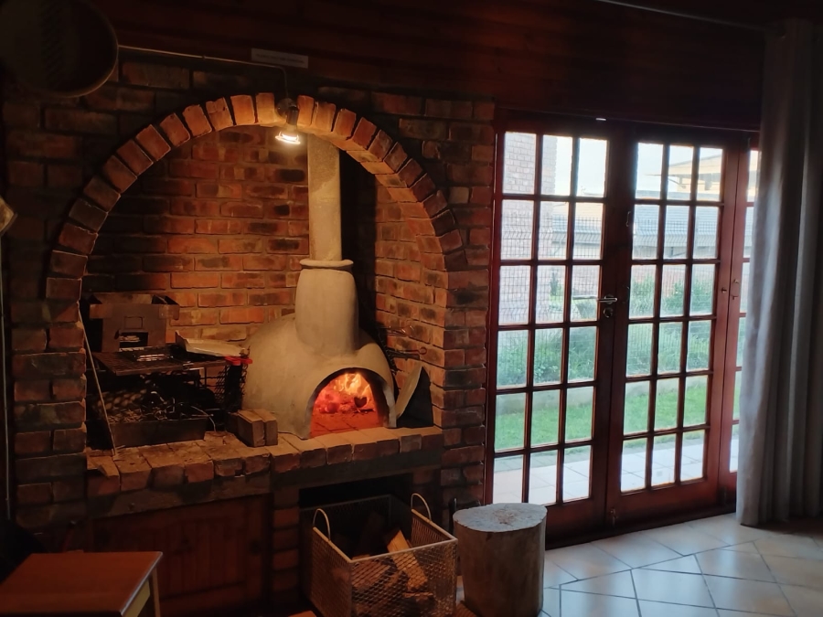 3 Bedroom Property for Sale in Boggomsbaai Western Cape